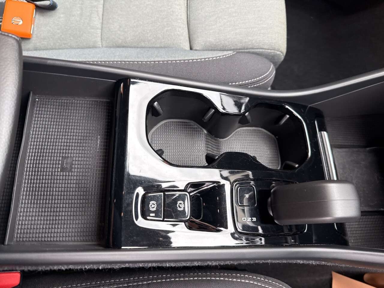 2022 VOLVO XC40 2022 VOLVO XC40