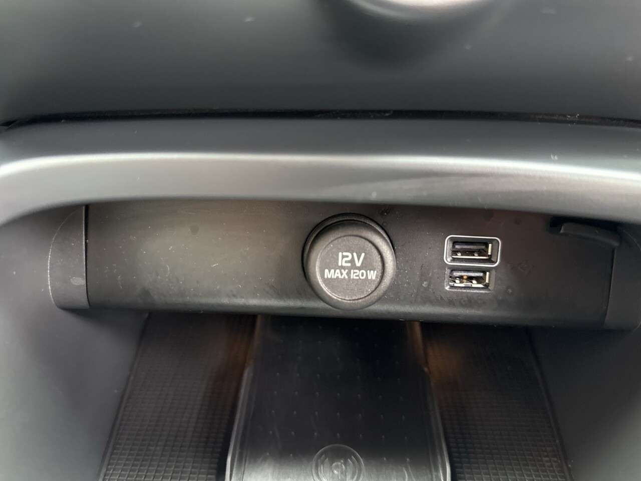 2022 VOLVO XC40 2022 VOLVO XC40