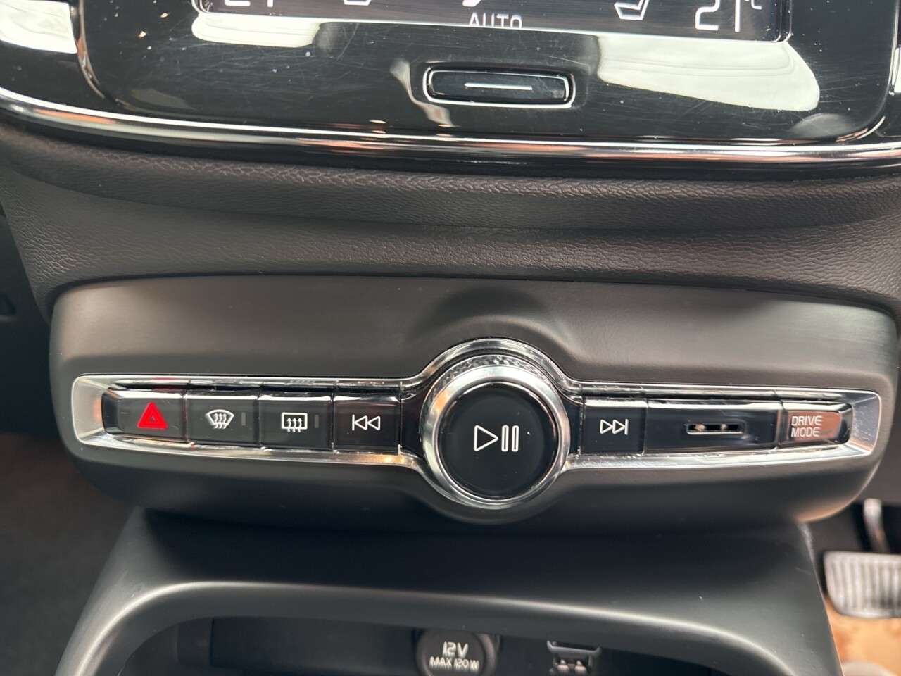 2022 VOLVO XC40 2022 VOLVO XC40