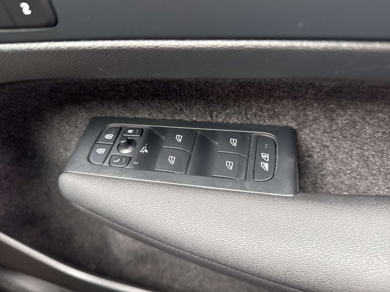 2022 VOLVO XC40 2022 VOLVO XC40