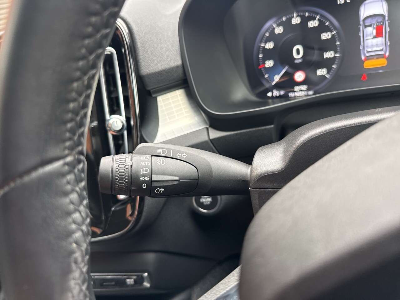 2022 VOLVO XC40 2022 VOLVO XC40