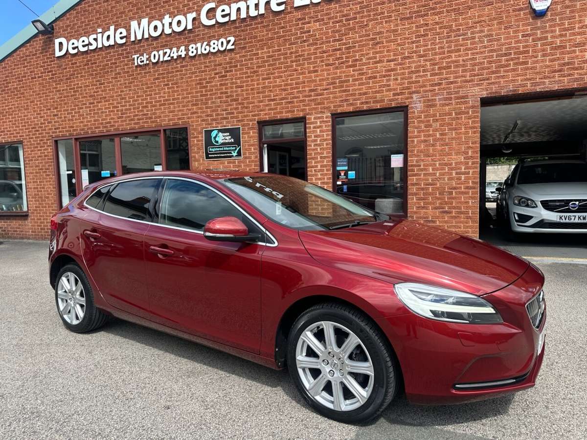 Check out this Volvo V40 2017 Diesel Manual