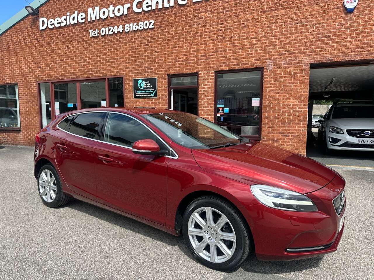 2017 VOLVO V40 2017 VOLVO V40