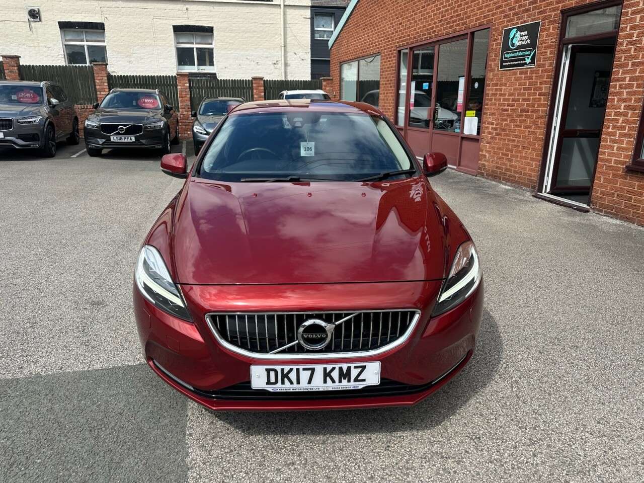 2017 VOLVO V40 2017 VOLVO V40