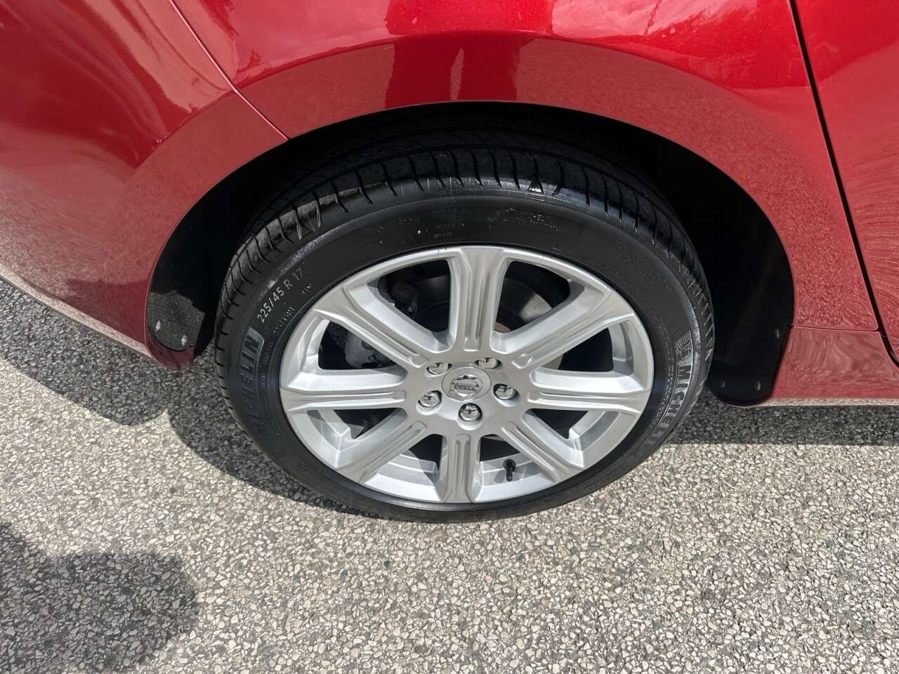 2017 VOLVO V40 2017 VOLVO V40