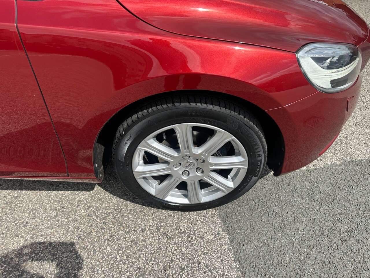 2017 VOLVO V40 2017 VOLVO V40