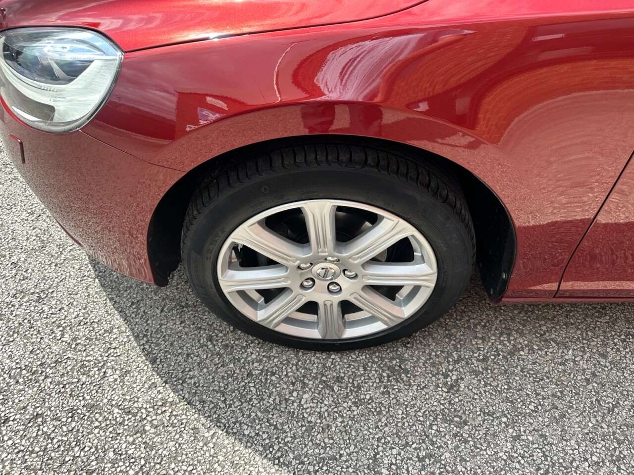 2017 VOLVO V40 2017 VOLVO V40