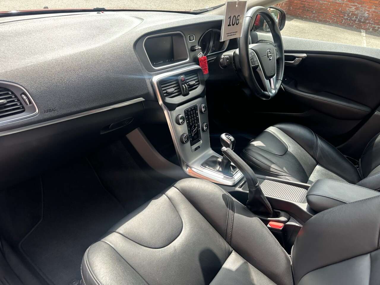 2017 VOLVO V40 2017 VOLVO V40