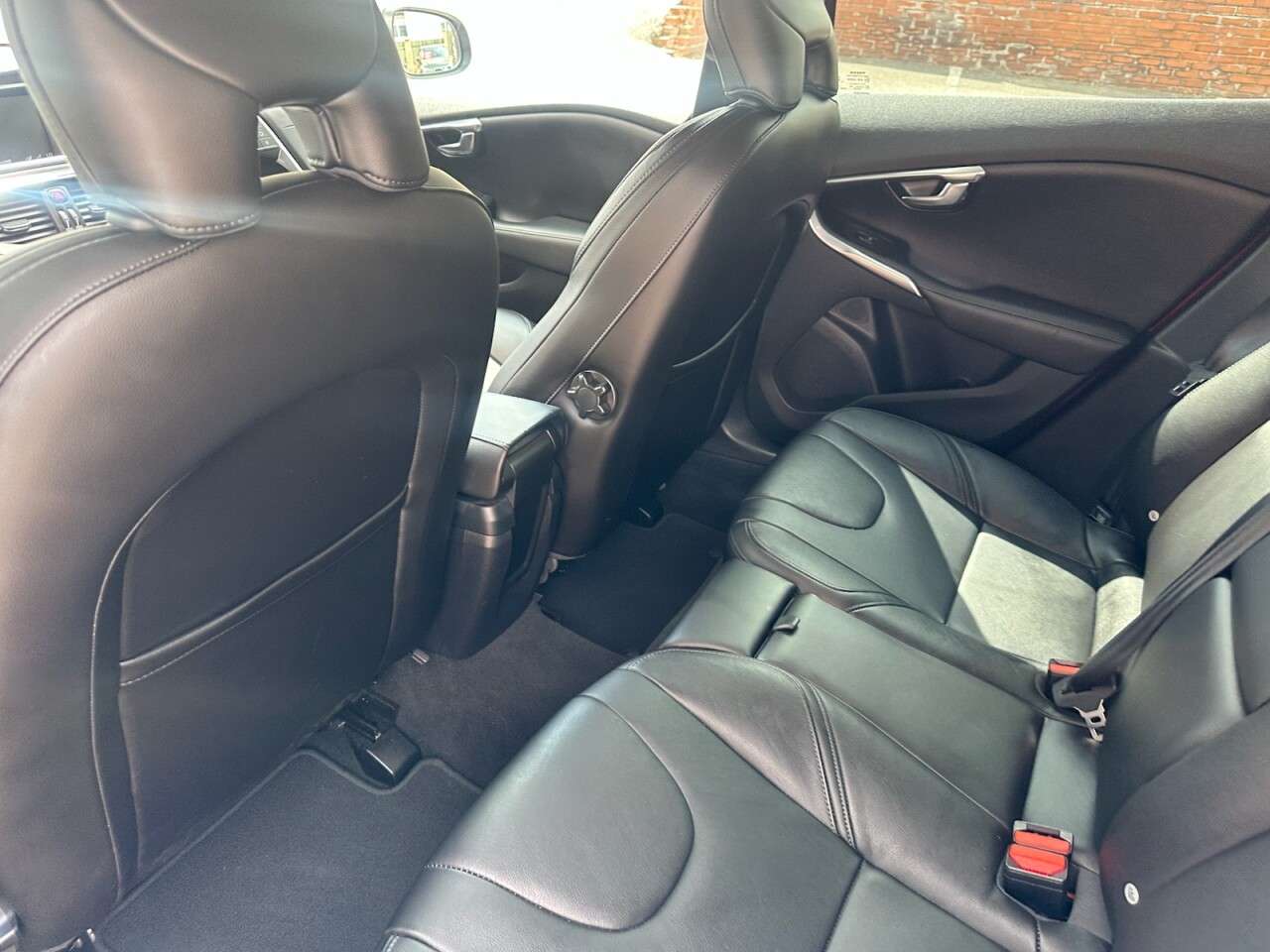 2017 VOLVO V40 2017 VOLVO V40