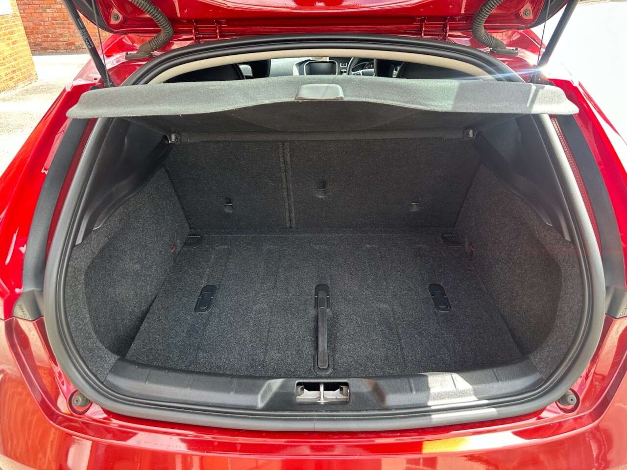 2017 VOLVO V40 2017 VOLVO V40