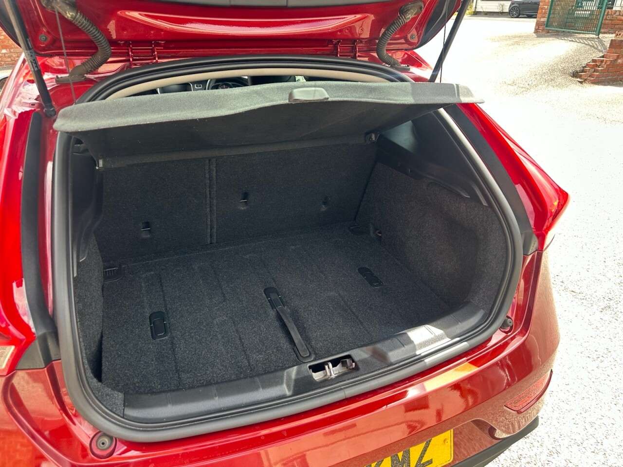 2017 VOLVO V40 2017 VOLVO V40