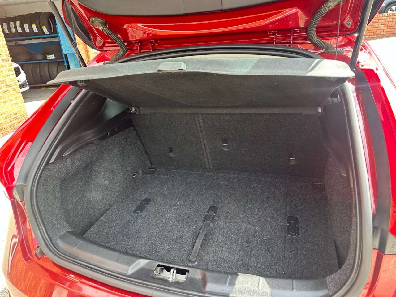 2017 VOLVO V40 2017 VOLVO V40