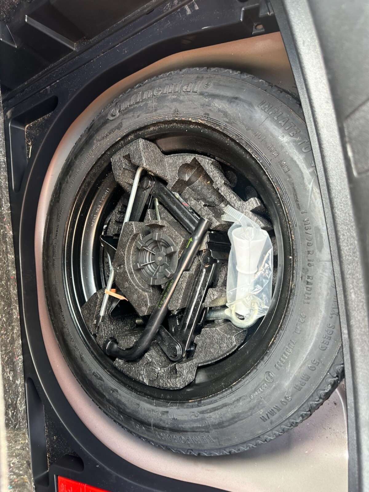 2017 VOLVO V40 2017 VOLVO V40