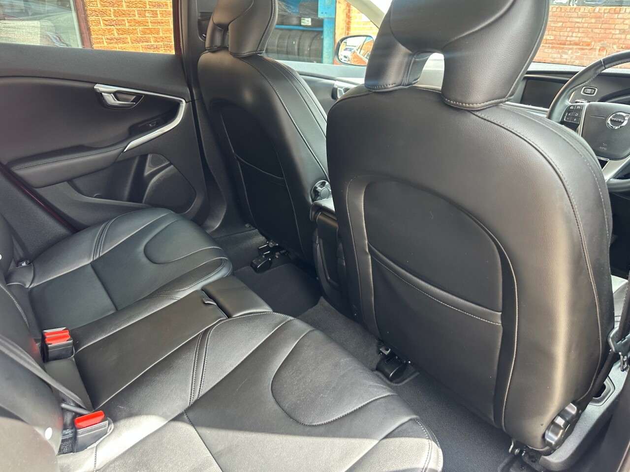 2017 VOLVO V40 2017 VOLVO V40