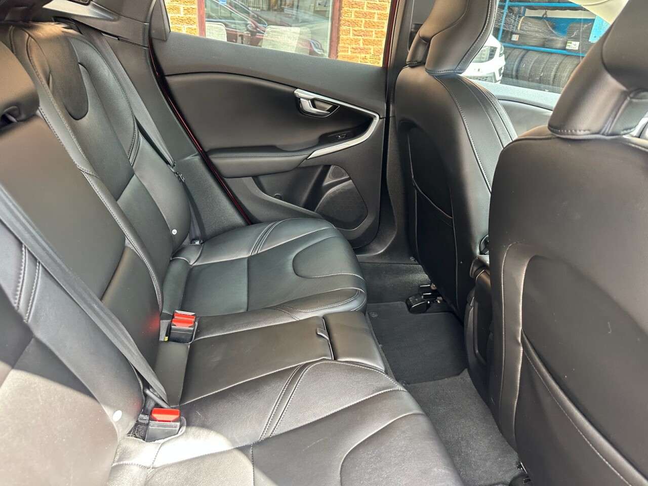 2017 VOLVO V40 2017 VOLVO V40