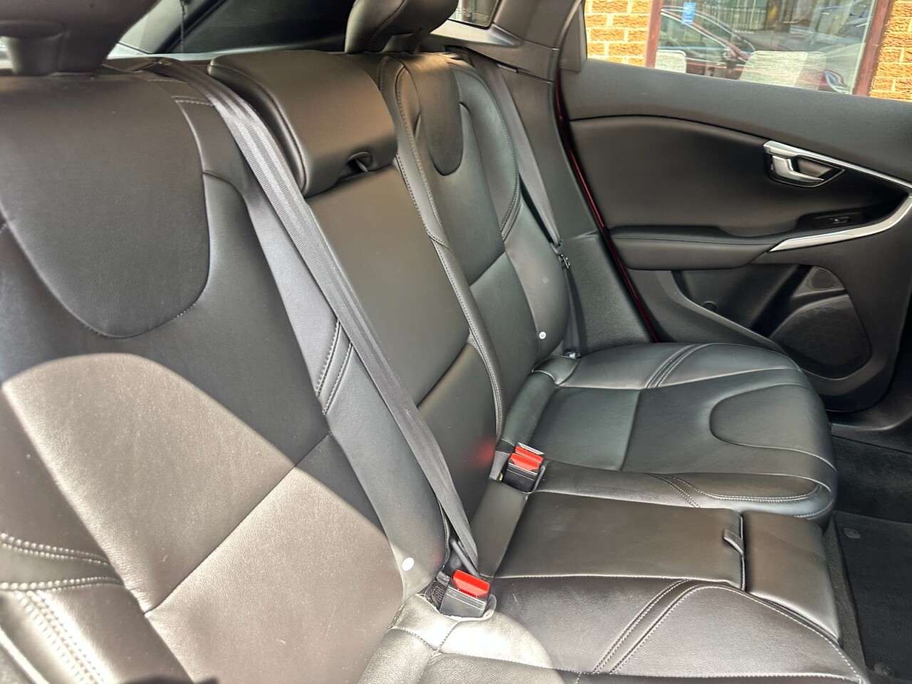 2017 VOLVO V40 2017 VOLVO V40