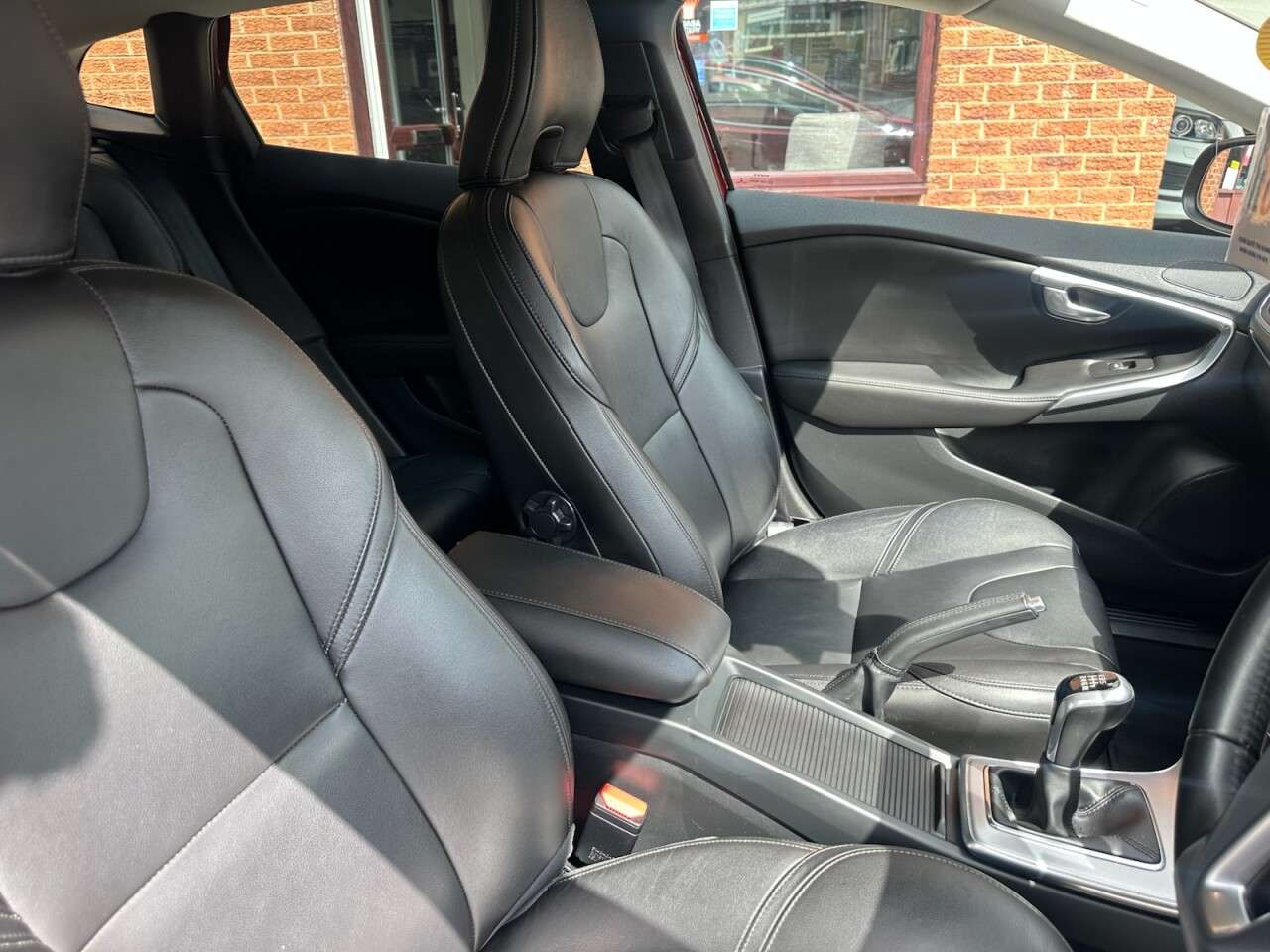 2017 VOLVO V40 2017 VOLVO V40