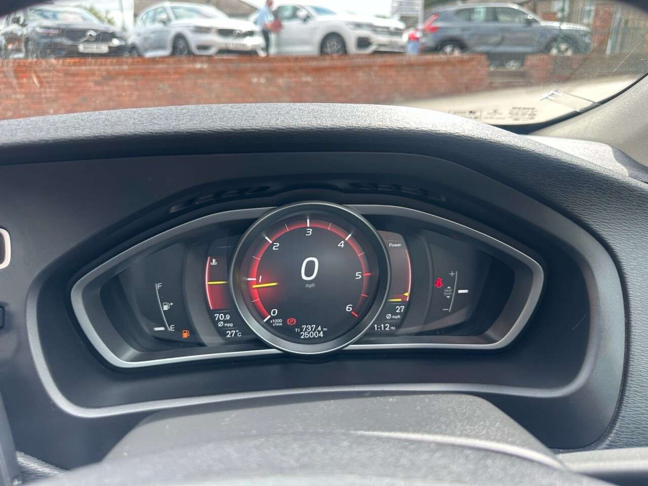 2017 VOLVO V40 2017 VOLVO V40