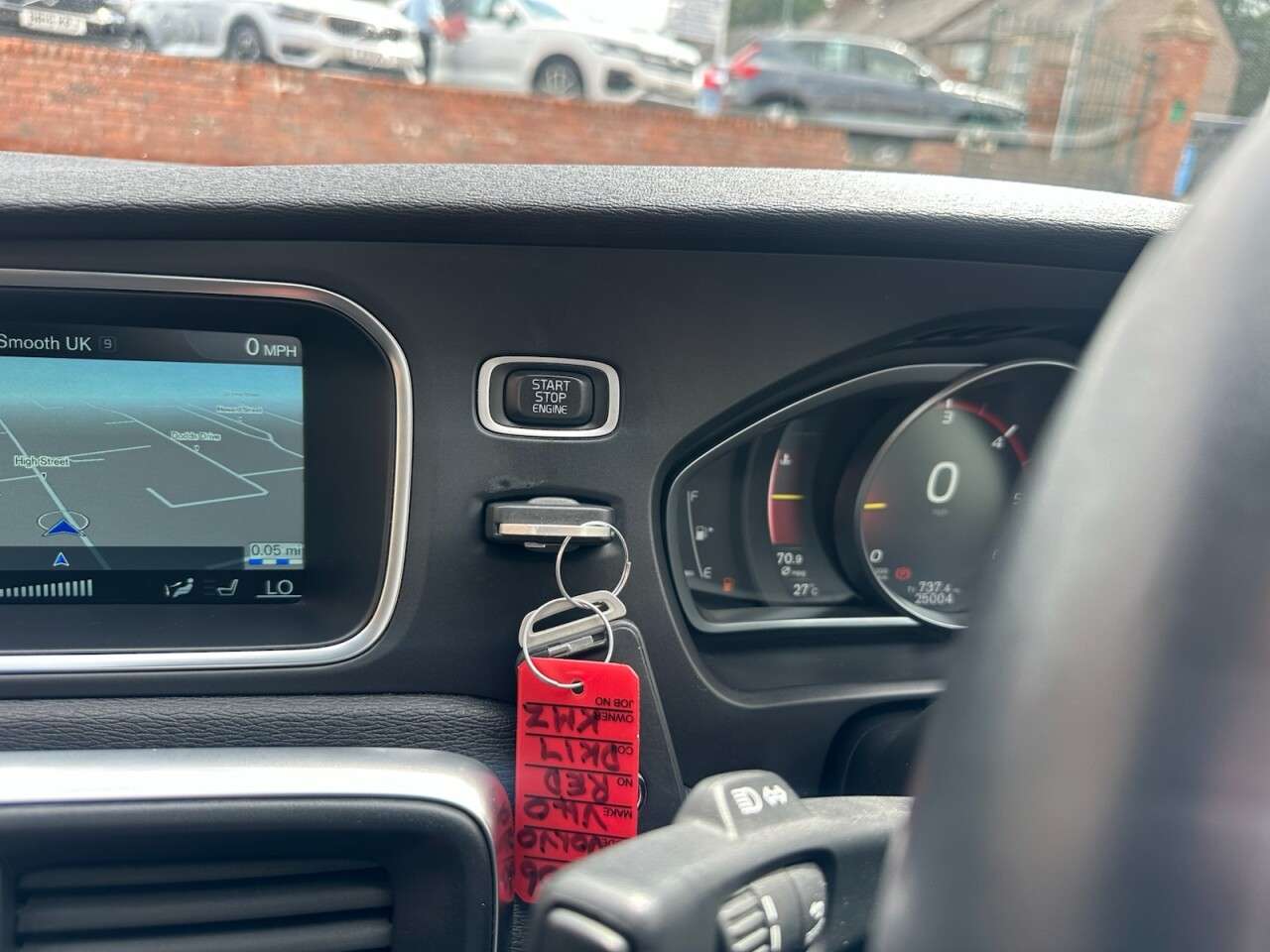 2017 VOLVO V40 2017 VOLVO V40