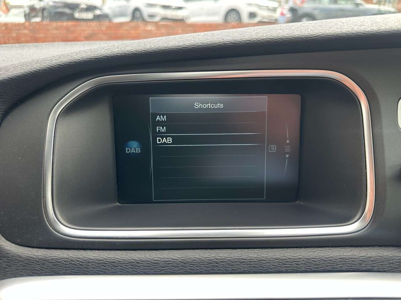 2017 VOLVO V40 2017 VOLVO V40