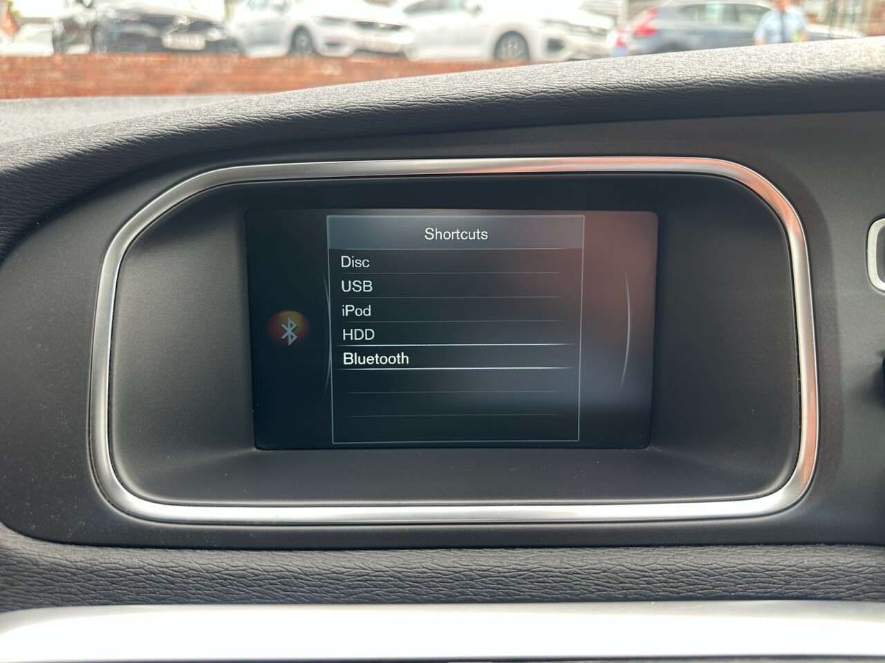 2017 VOLVO V40 2017 VOLVO V40