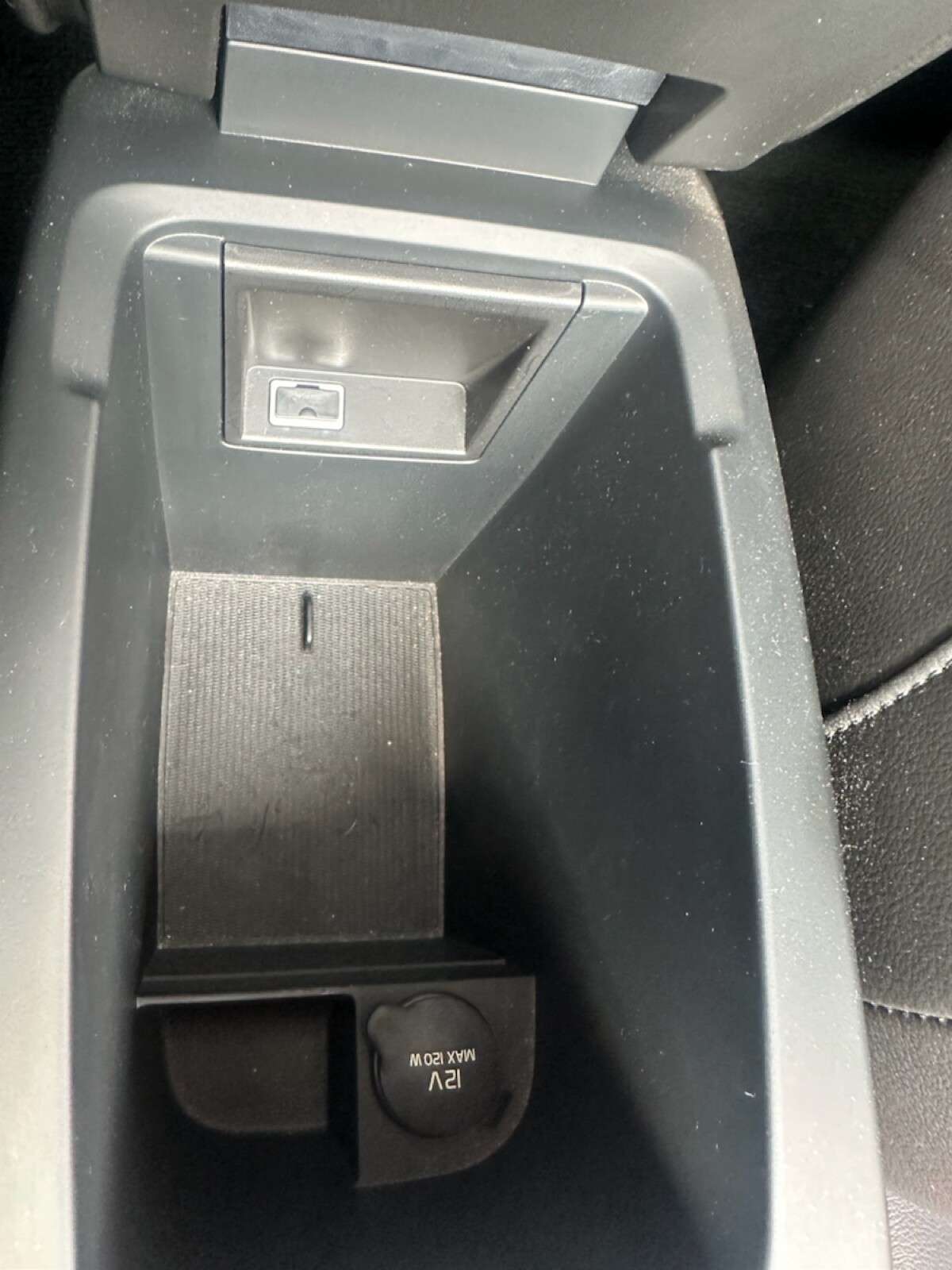 2017 VOLVO V40 2017 VOLVO V40