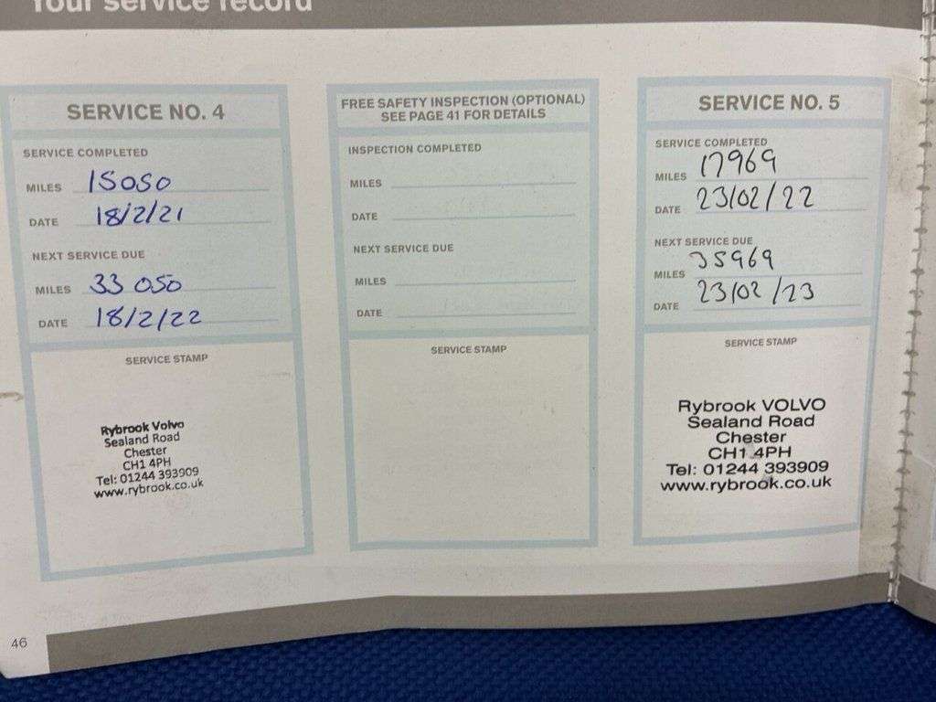 2017 VOLVO V40 2017 VOLVO V40