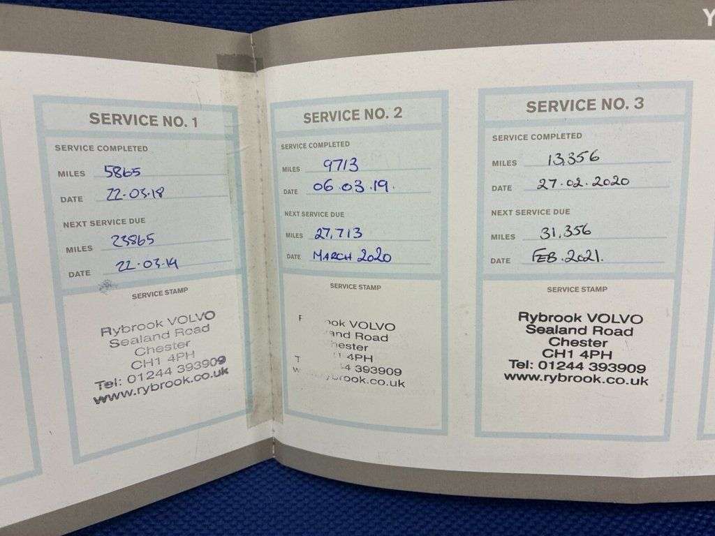 2017 VOLVO V40 2017 VOLVO V40