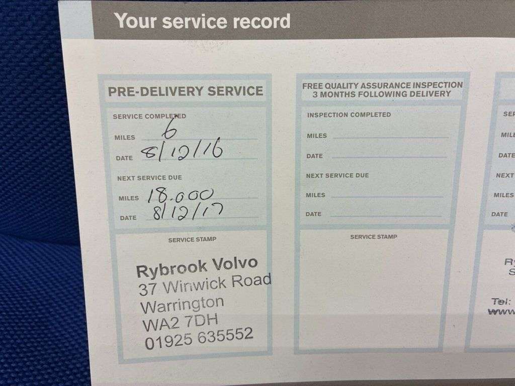 2017 VOLVO V40 2017 VOLVO V40