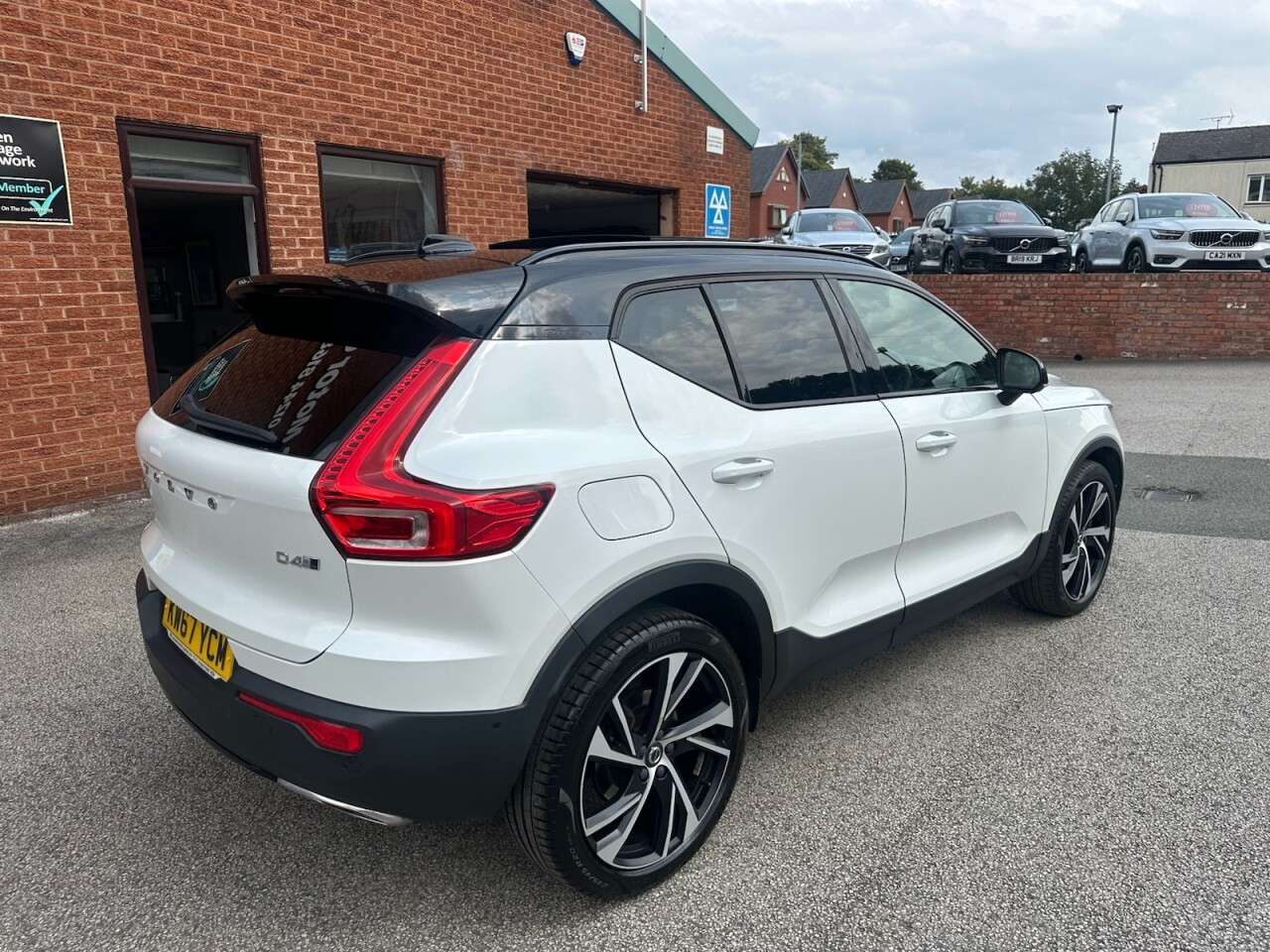 2017 VOLVO XC40 2017 VOLVO XC40