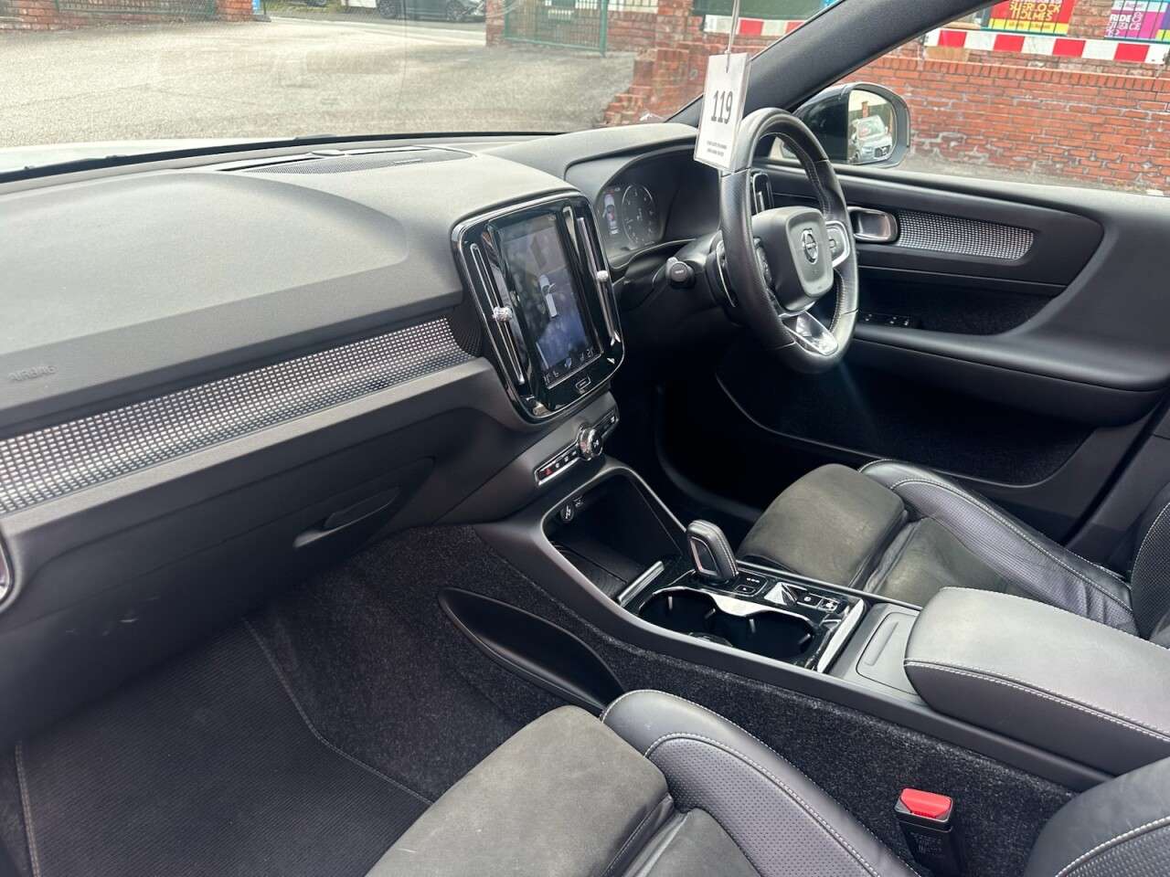 2017 VOLVO XC40 2017 VOLVO XC40