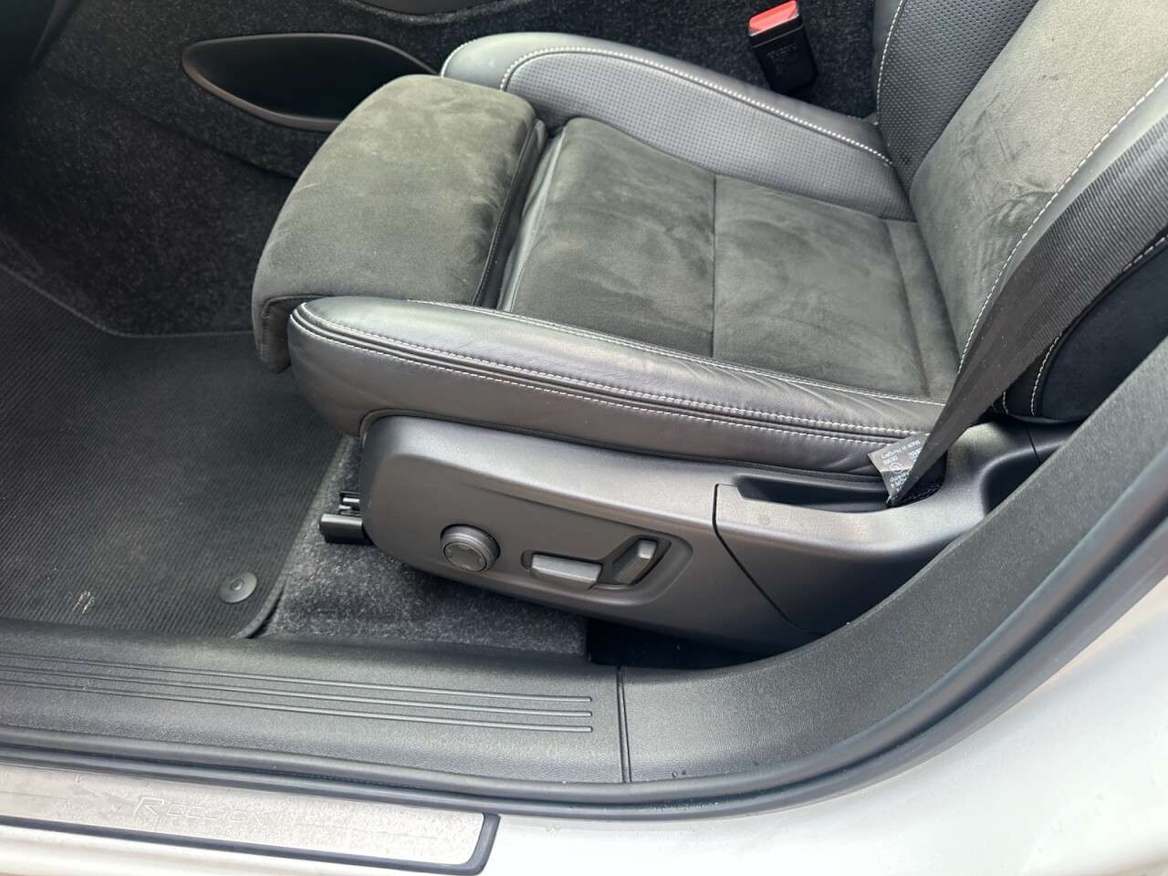 2017 VOLVO XC40 2017 VOLVO XC40