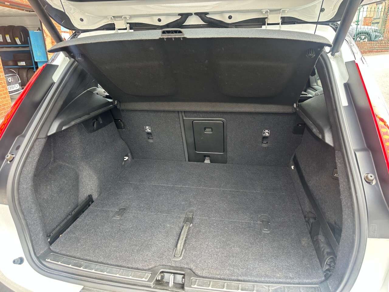 2017 VOLVO XC40 2017 VOLVO XC40