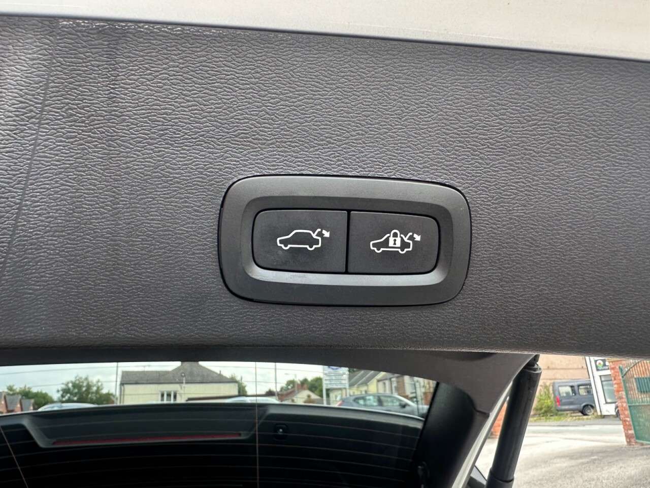 2017 VOLVO XC40 2017 VOLVO XC40