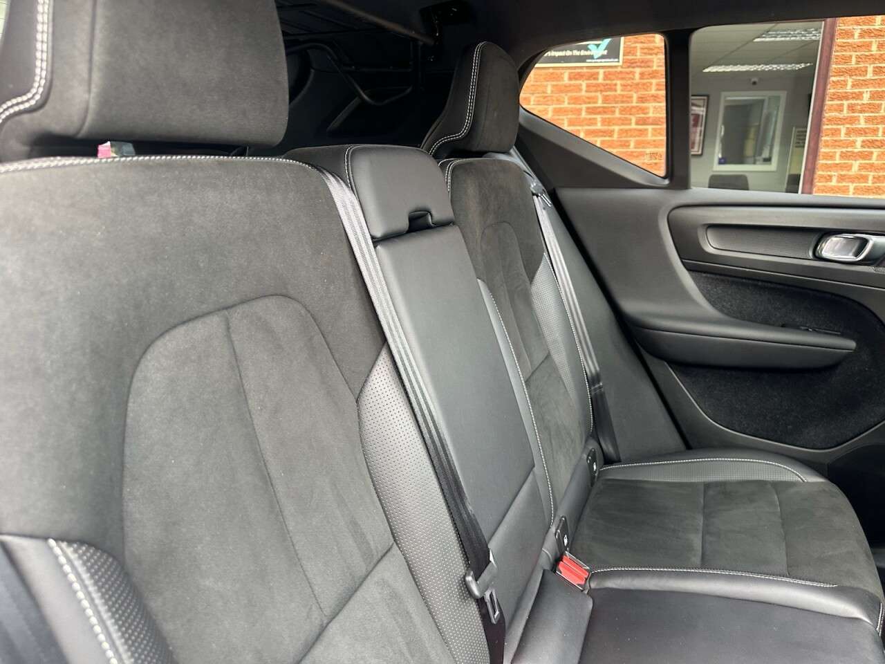 2017 VOLVO XC40 2017 VOLVO XC40