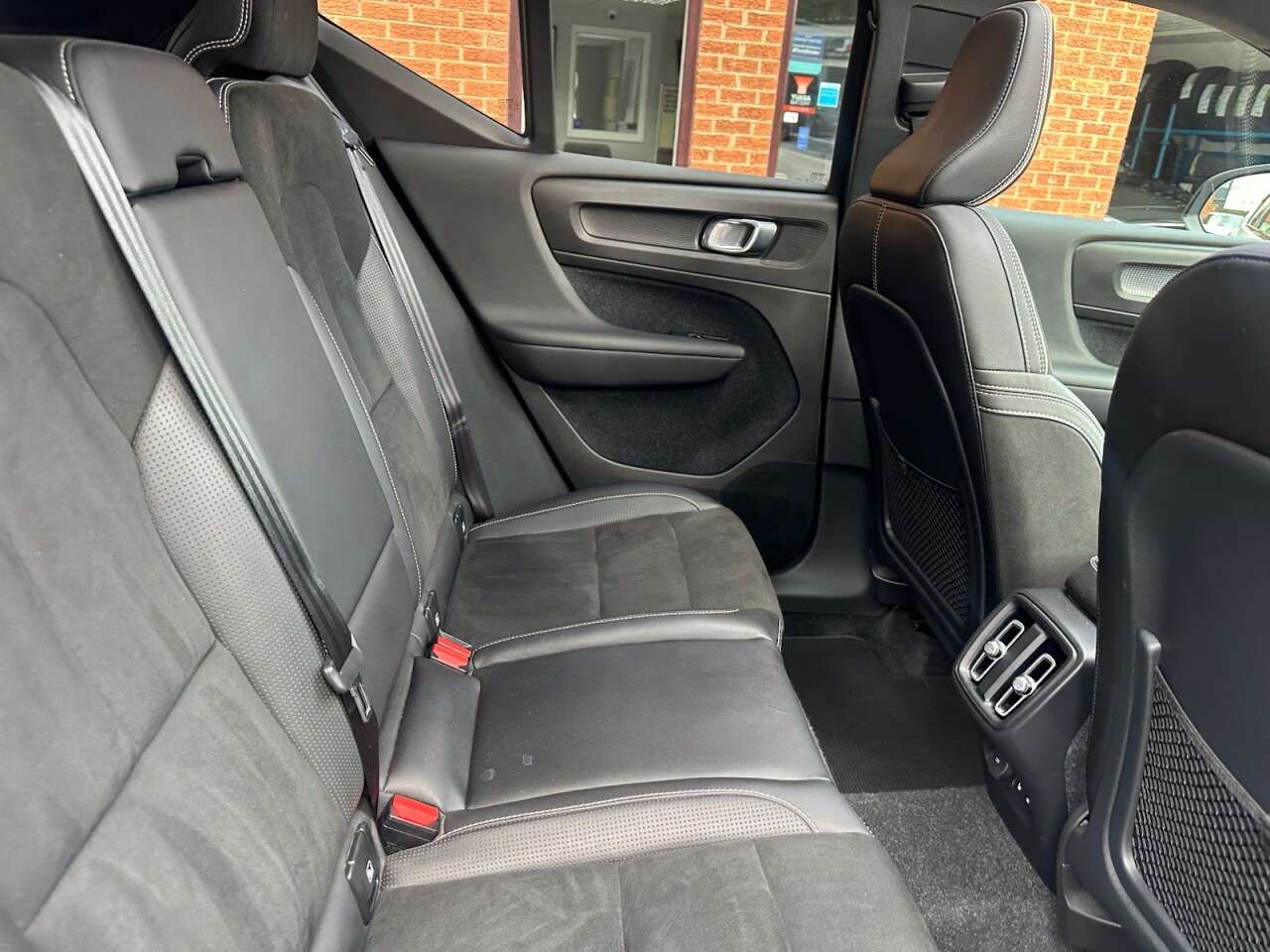 2017 VOLVO XC40 2017 VOLVO XC40