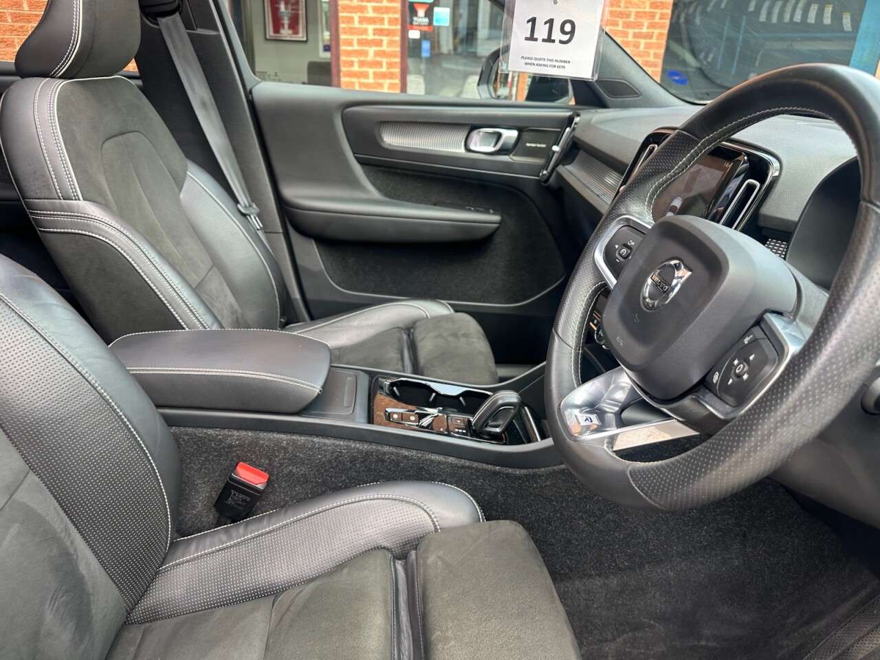 2017 VOLVO XC40 2017 VOLVO XC40