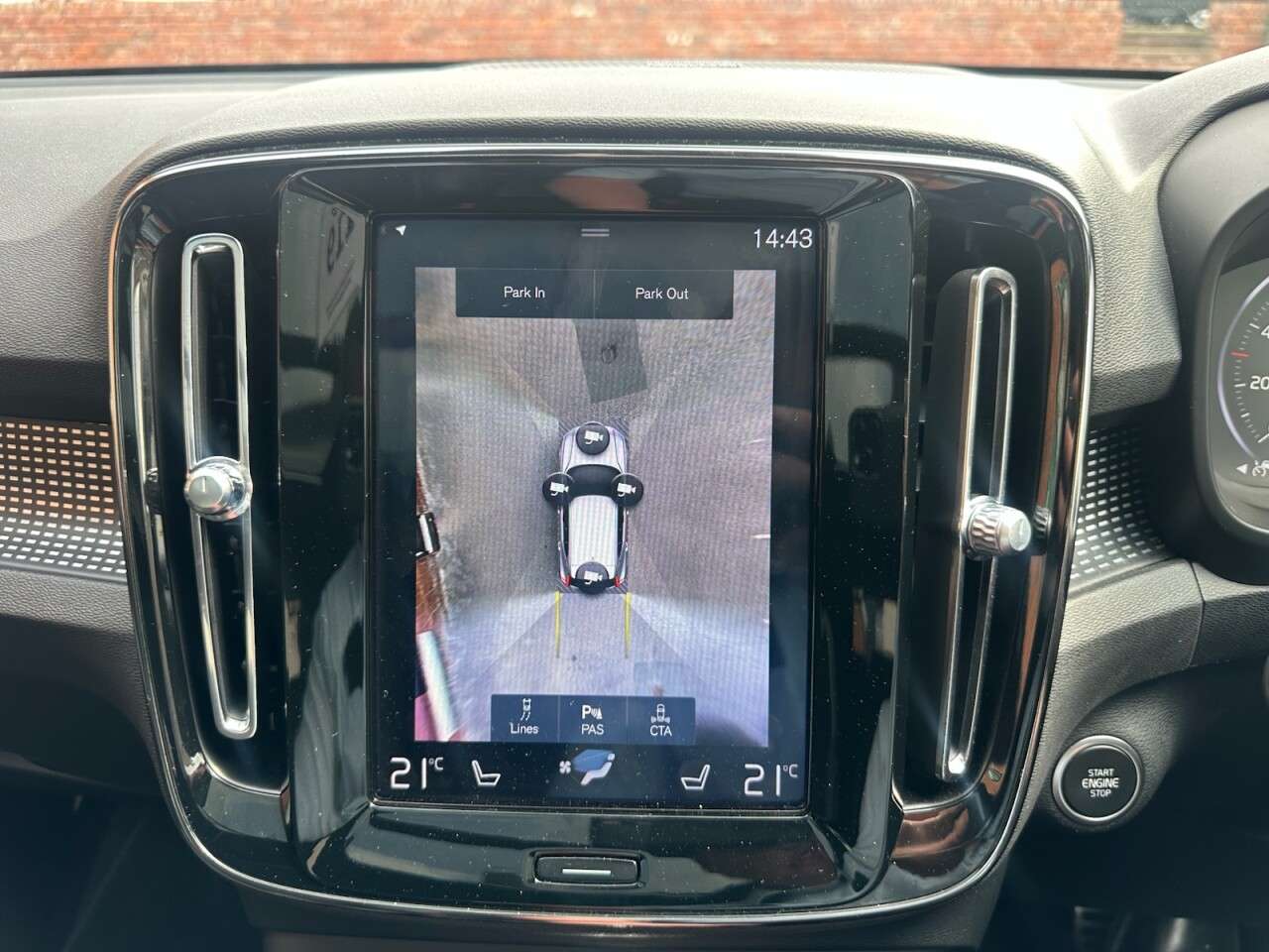 2017 VOLVO XC40 2017 VOLVO XC40