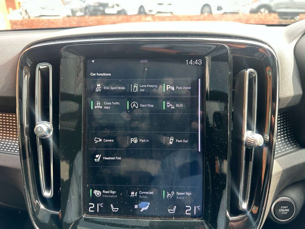 2017 VOLVO XC40 2017 VOLVO XC40