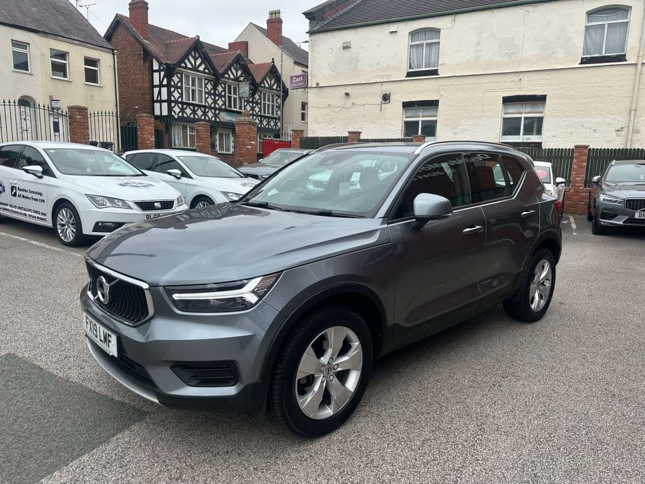 2019 VOLVO XC40 2019 VOLVO XC40