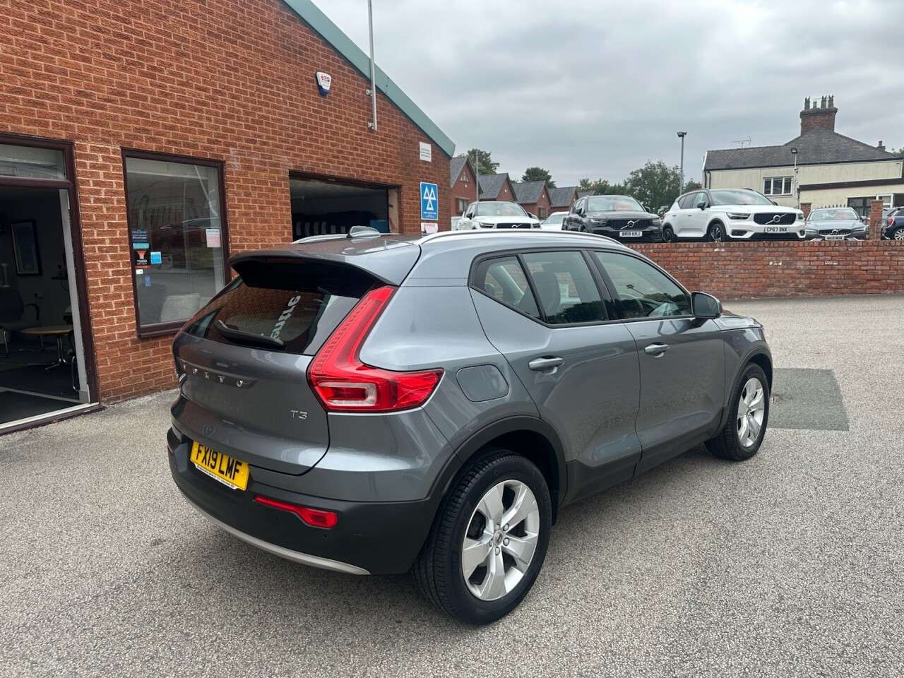 2019 VOLVO XC40 2019 VOLVO XC40