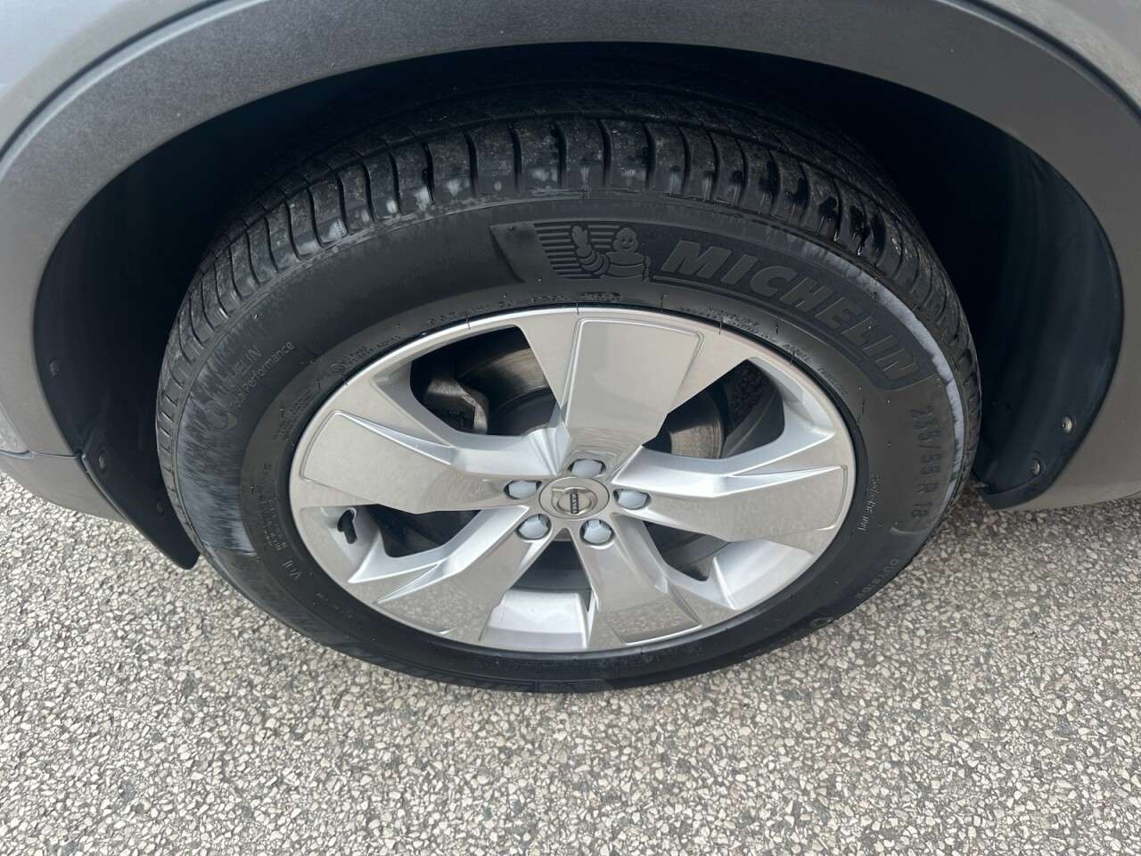 2019 VOLVO XC40 2019 VOLVO XC40