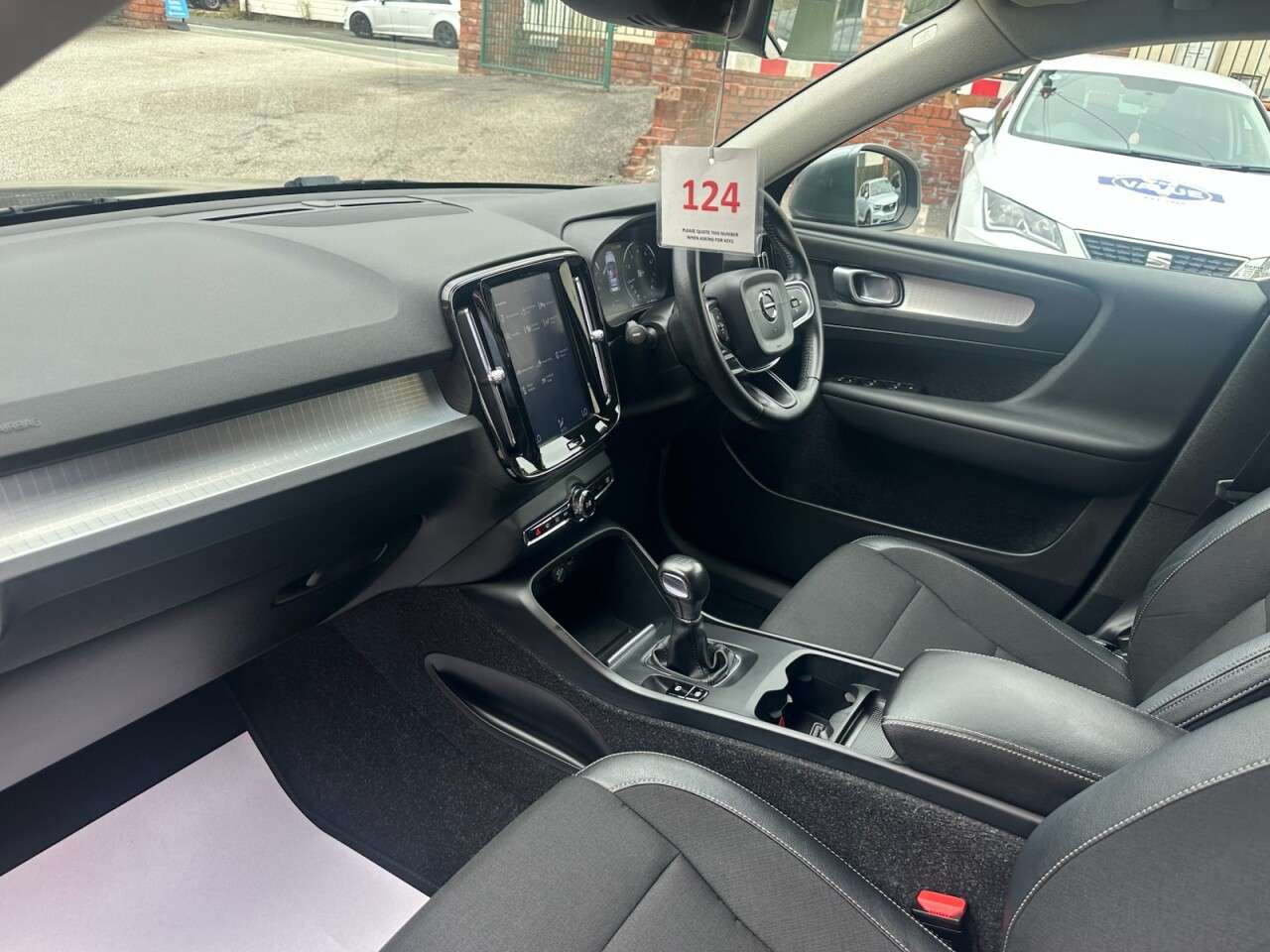 2019 VOLVO XC40 2019 VOLVO XC40