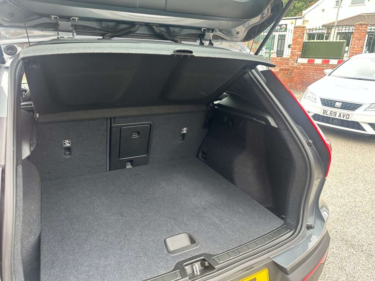 2019 VOLVO XC40 2019 VOLVO XC40