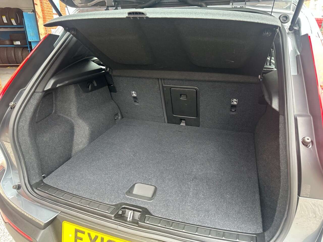 2019 VOLVO XC40 2019 VOLVO XC40