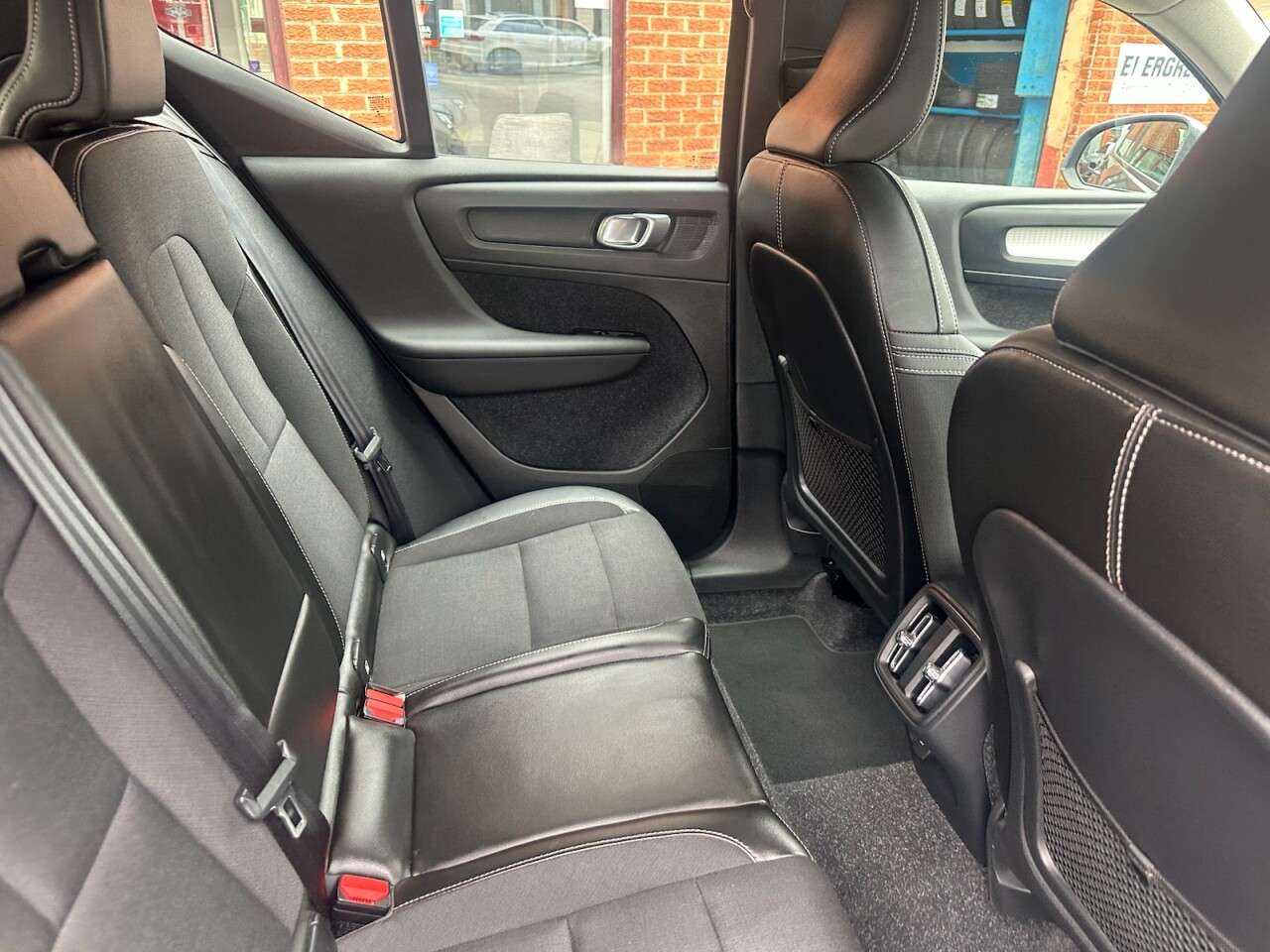 2019 VOLVO XC40 2019 VOLVO XC40