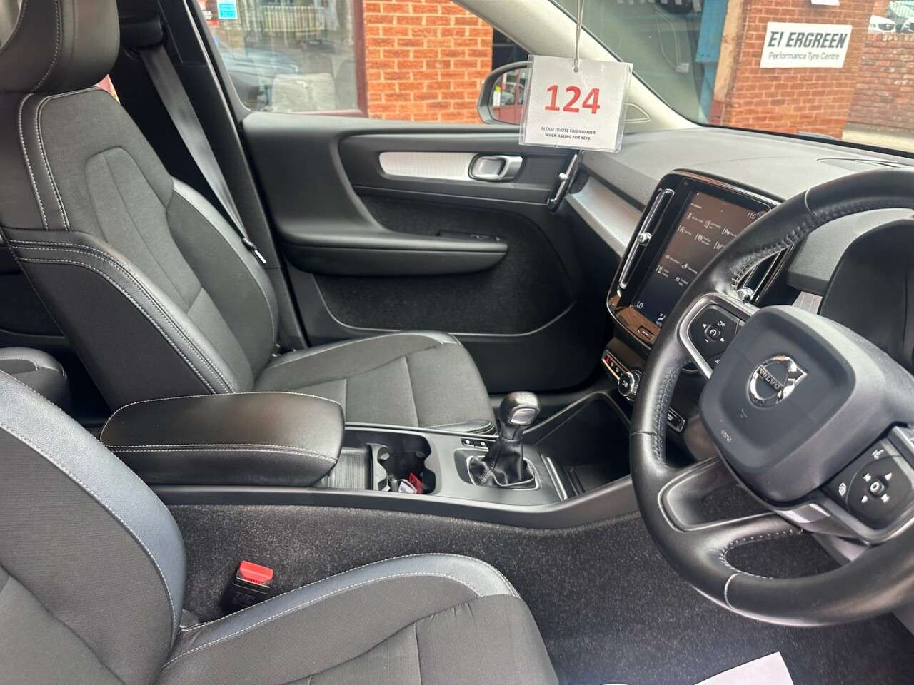 2019 VOLVO XC40 2019 VOLVO XC40