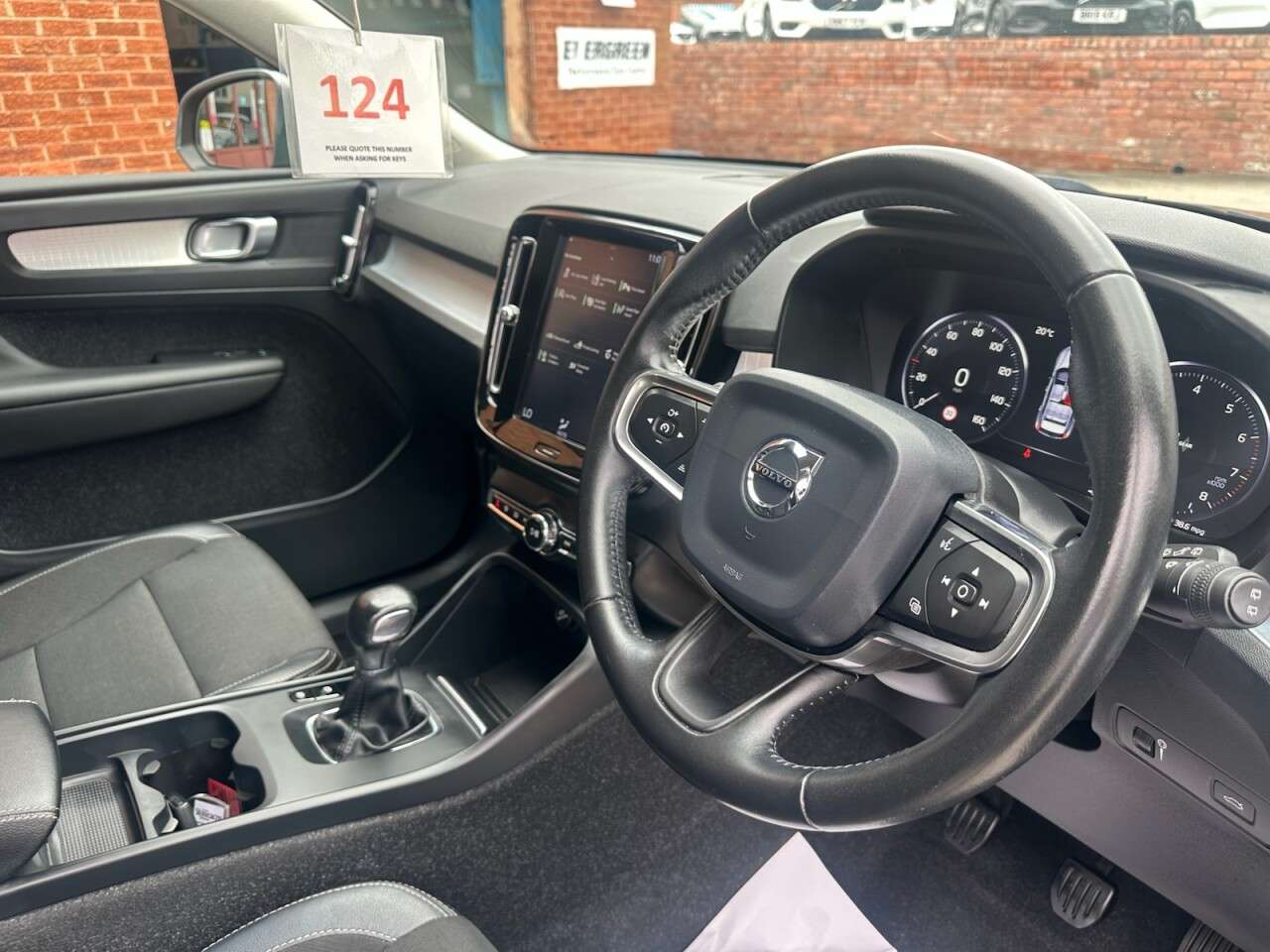 2019 VOLVO XC40 2019 VOLVO XC40