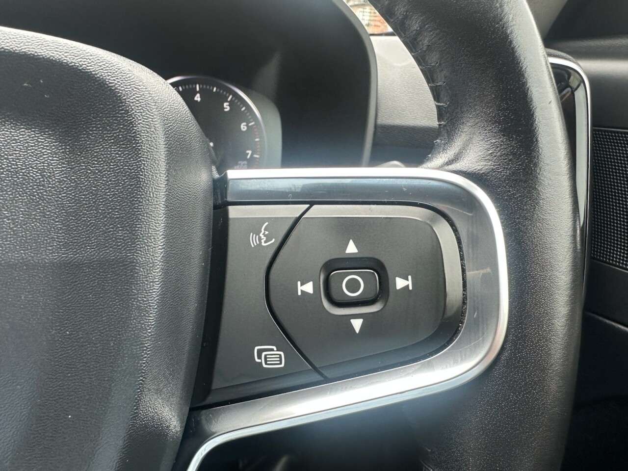 2019 VOLVO XC40 2019 VOLVO XC40