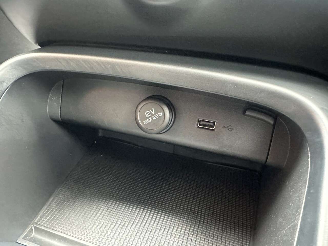 2019 VOLVO XC40 2019 VOLVO XC40